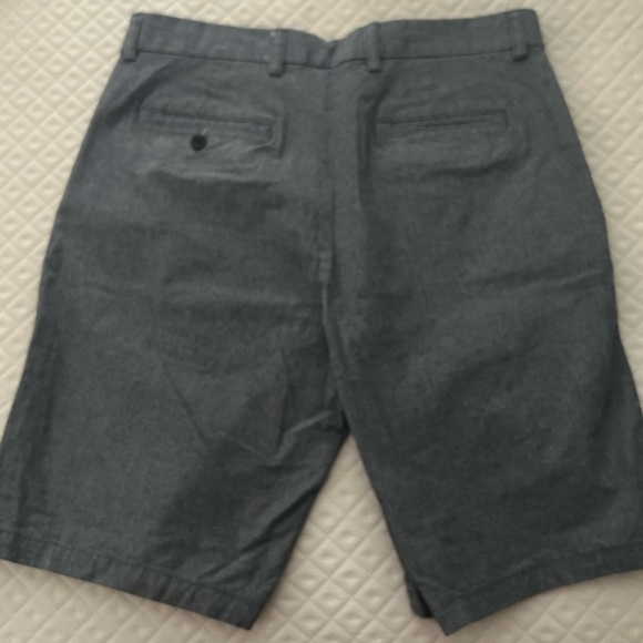 Men’s dark grey khaki shorts - Picture 3 of 3